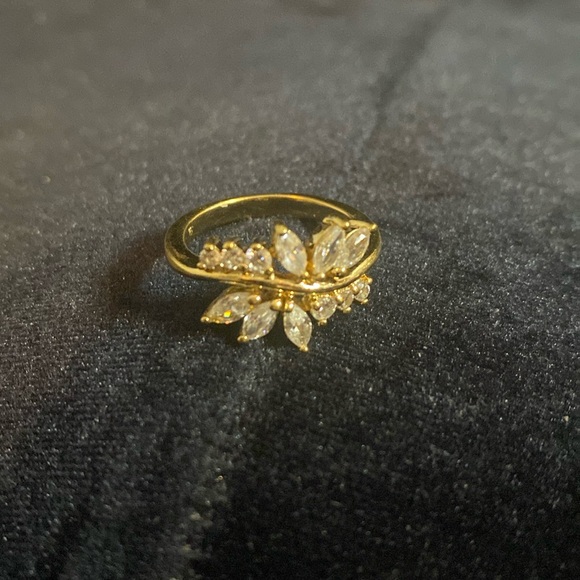 Women’s gold plated ring in perfect condition!! - Picture 1 of 2